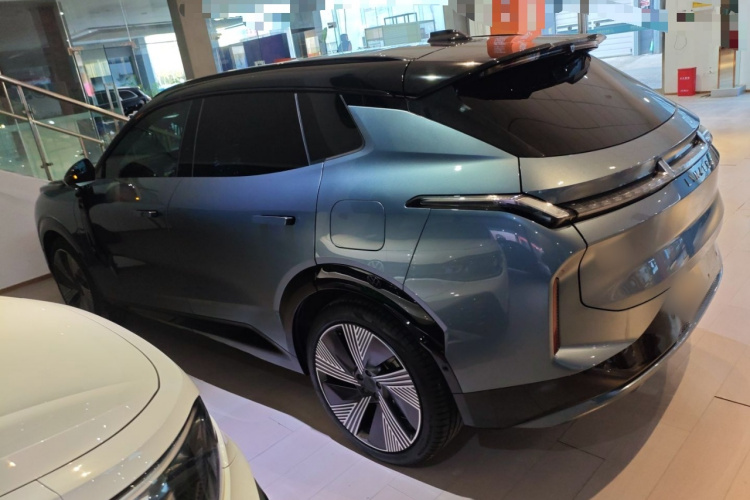 领克08 EM-P 2025款 220km 四驱性能Halo车身外观6003