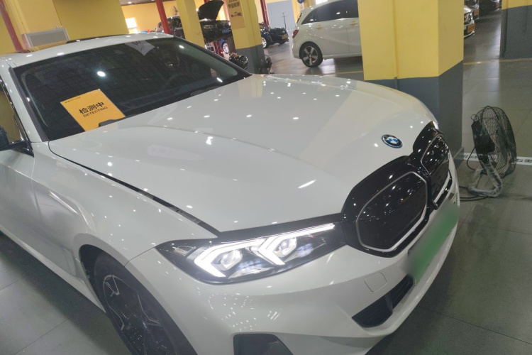 宝马i3 2024款 eDrive 40 L 曜夜套装车身外观3