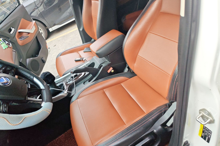 北汽幻速S3 2016款 S3L 1.5L 手动尊贵型中控内饰19