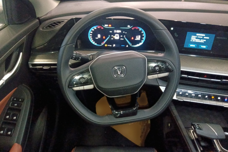 长安 逸动 2023款 畅享版 PLUS 蓝鲸NE 1.4T GDI DCT尊贵版中控内饰13