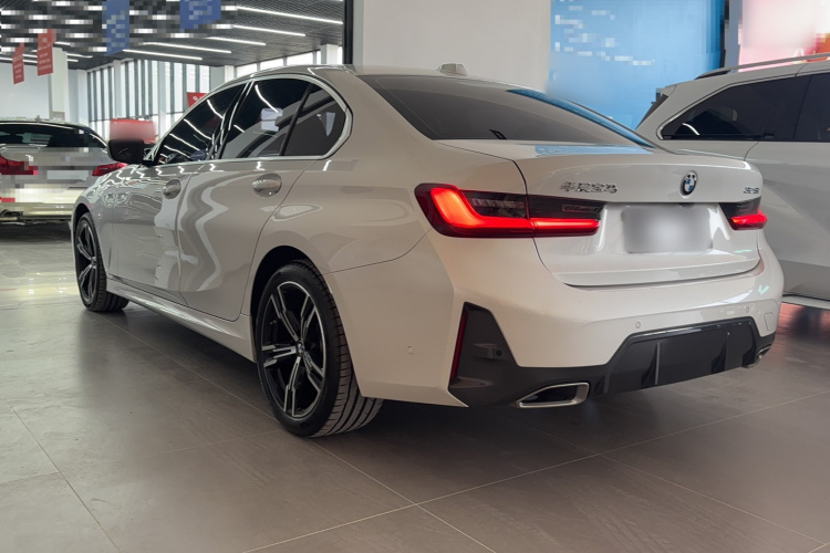 宝马3系 2024款 325i M运动套装车身外观6005