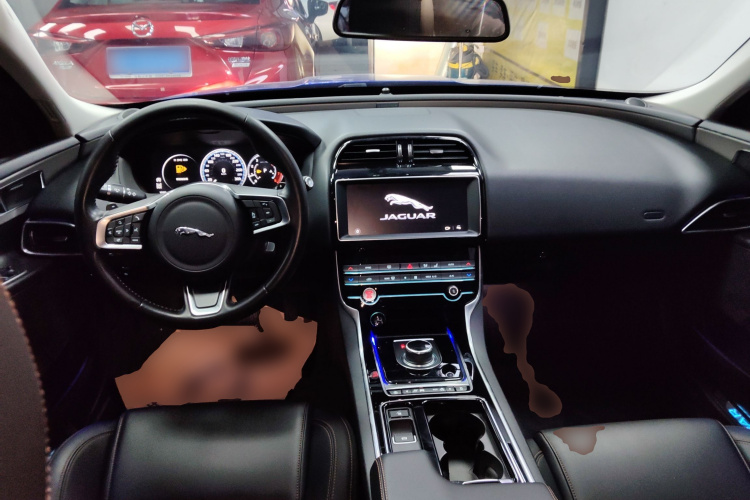 捷豹XEL 2019款 2.0T 200PS 尊享版中控内饰12