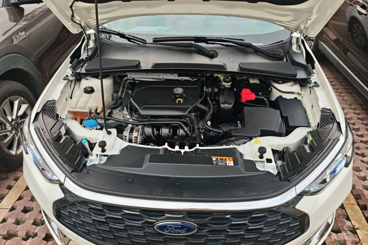 福特 福睿斯 2021款 1.5L 自动钻石版机舱底盘24