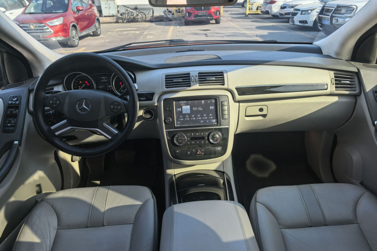 奔驰R级 2017款 R 320 4MATIC 商务型臻藏版中控内饰7007
