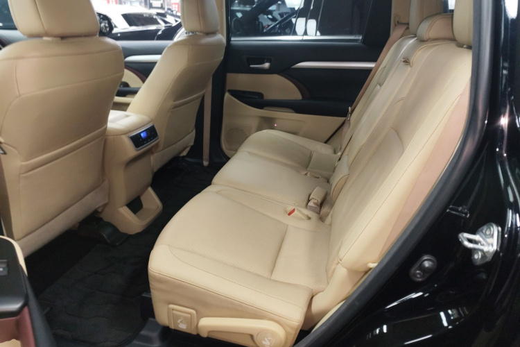 丰田 汉兰达 2017款 2.0T 四驱豪华版 7座中控内饰21