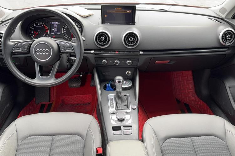 奥迪A3 2019款 Sportback 35 TFSI 时尚型 国V中控内饰7003