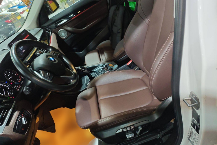 宝马X1 2021款 改款 sDrive20Li 时尚型中控内饰19