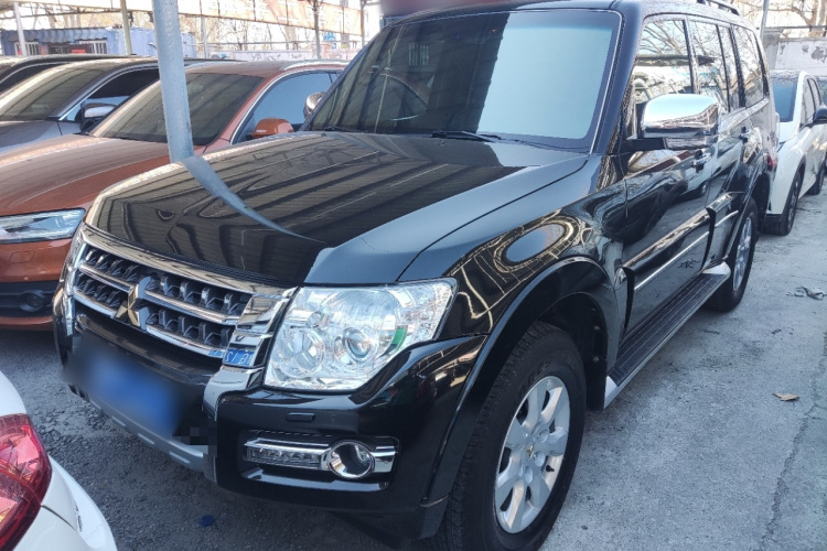 三菱 帕杰罗(进口) 2016款 3.0L 自动尊贵版 国V车身外观1