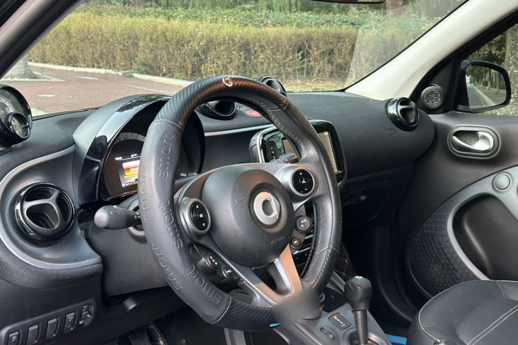 smart forfour 2016款 0.9T 66千瓦先锋版中控内饰7004