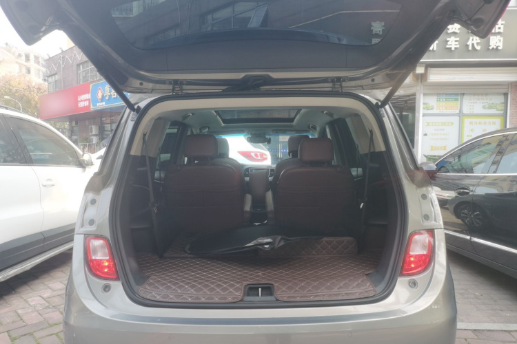 别克GL6 2019款 18T 6座互联尊贵型 国VI机舱底盘23