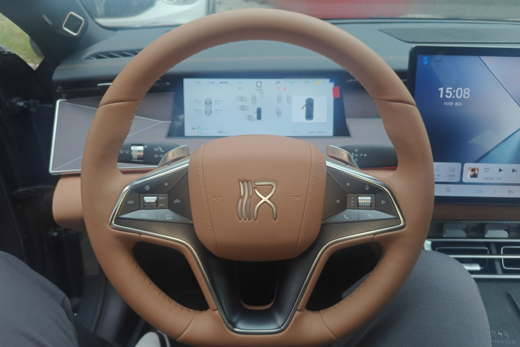 比亚迪 汉L 2025款 DM-p 四驱激光雷达旗舰型局部细节13