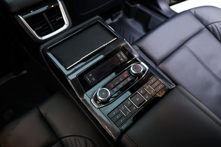 福特 金牛座 2019款 EcoBoost 245 Vignale臻享版局部细节9003