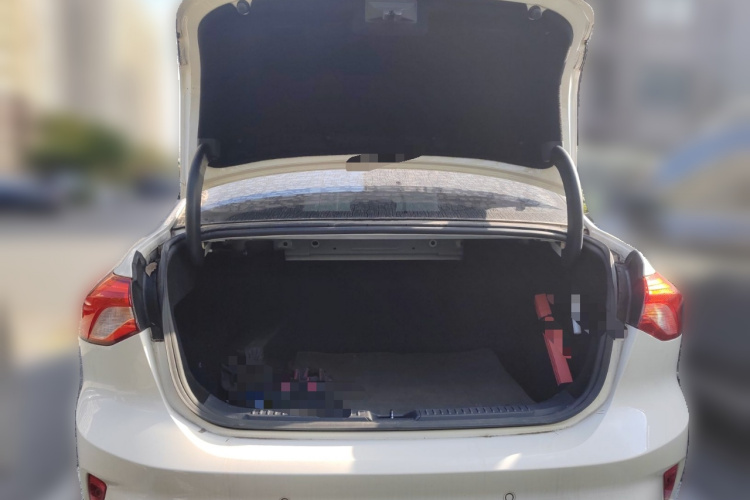 福特 福克斯 2020款 三厢 EcoBoost 180 自动锋潮型局部细节23