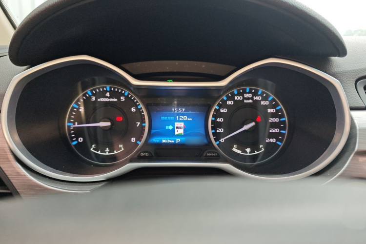 吉利汽车 帝豪 2017款 三厢百万款 1.5L CVT豪华型局部细节14