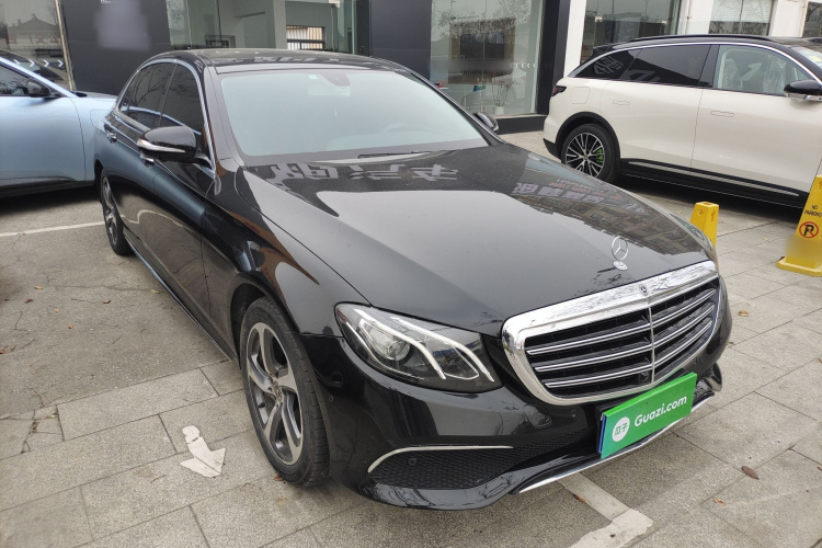 奔驰E级 2019款 E 300 L 运动豪华型车身外观3