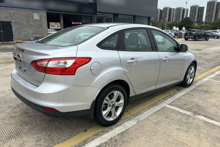 福特 福克斯 2012款 三厢 1.6L 自动风尚型车身外观6005