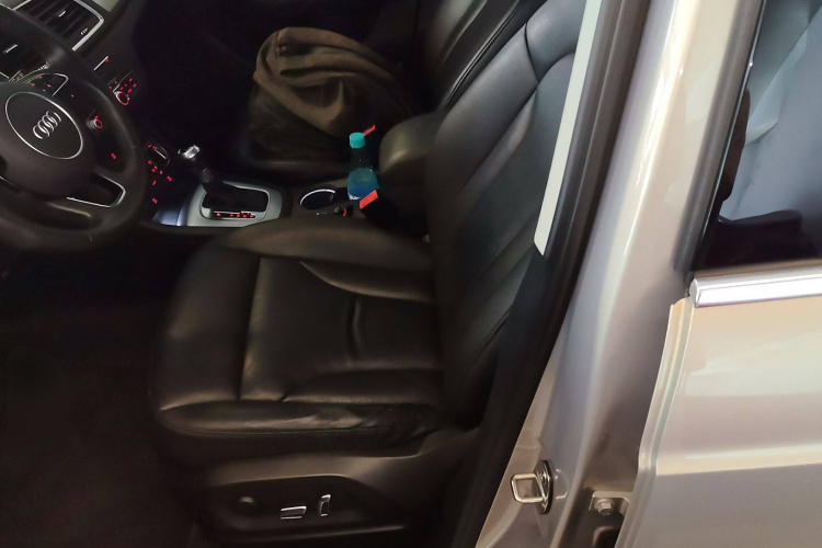 奥迪Q3 2018款 30周年年型 30 TFSI 时尚型局部细节19