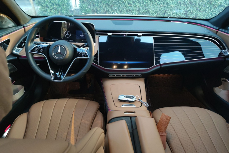 奔驰E级 2024款 E 260 L中控内饰12