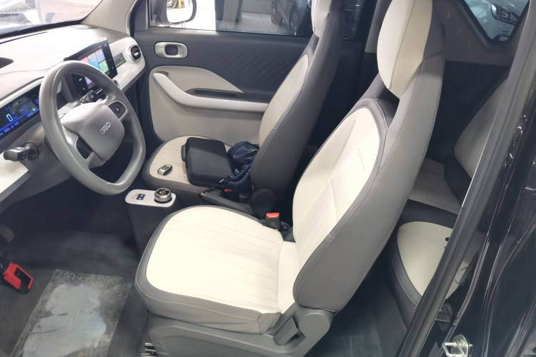 吉利银河 2025款 210km 熊猫卡丁中控内饰19