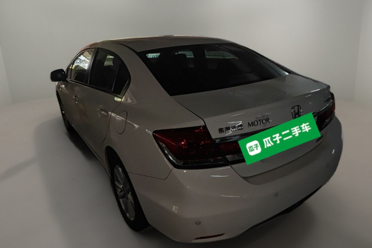 本田 思域 2014款 1.8L 手动舒适版车身外观5