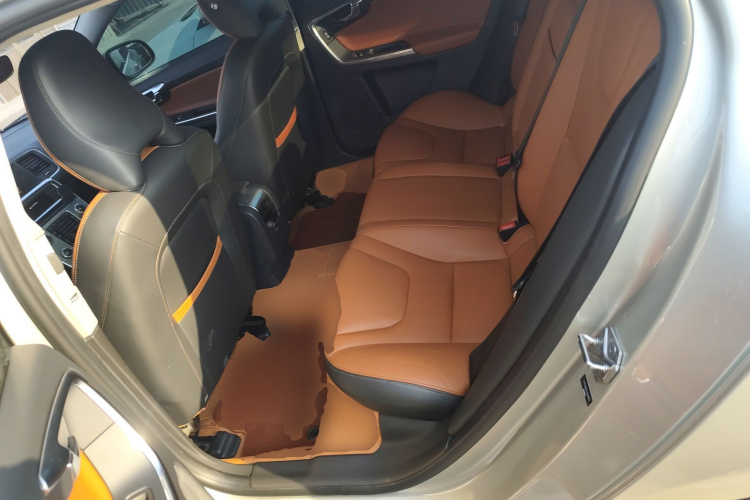 沃尔沃S60 2019款 S60L 改款 T5 智驭菁英版中控内饰21