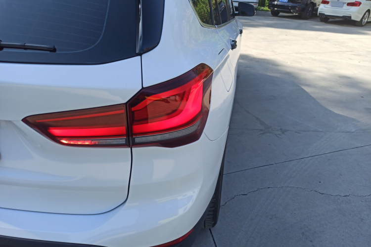 宝马X1 2020款 sDrive25Li 领先型车身外观9