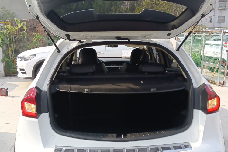 吉利汽车 远景X3 2017款 1.5L 手动精英型机舱底盘23