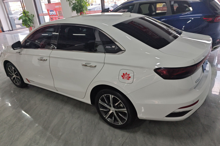 吉利汽车 帝豪 2023款 第4代冠军版 1.5L CVT尊贵型车身外观4