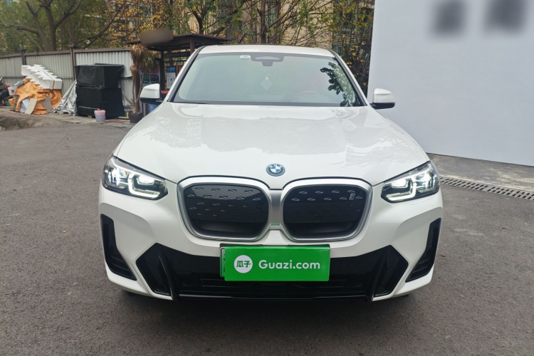 宝马iX3 2022款 改款 领先型车身外观2