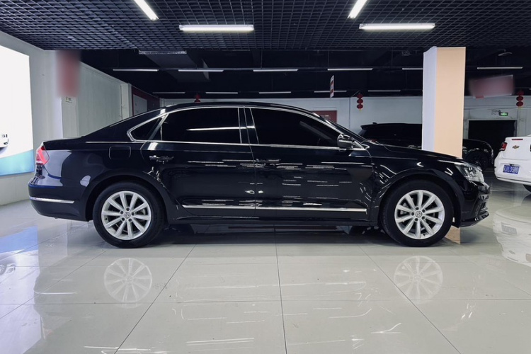 大众 帕萨特 2017款 330TSI DSG尊荣版车身外观6006