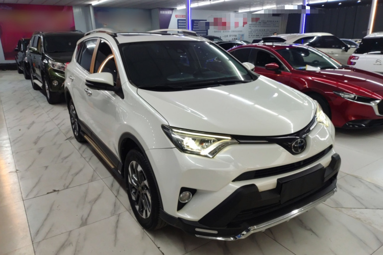 丰田 RAV4荣放 2018款 2.5L 自动四驱精英i版车身外观3