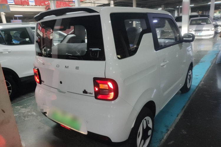 吉利银河 熊猫 2025款 210km 元气熊车身外观7