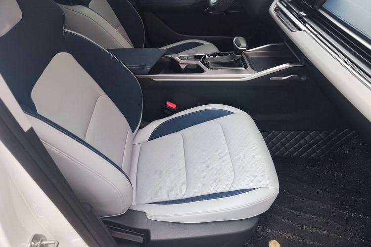 吉利汽车 帝豪 2022款 第4代 1.5L CVT旗舰型局部细节41