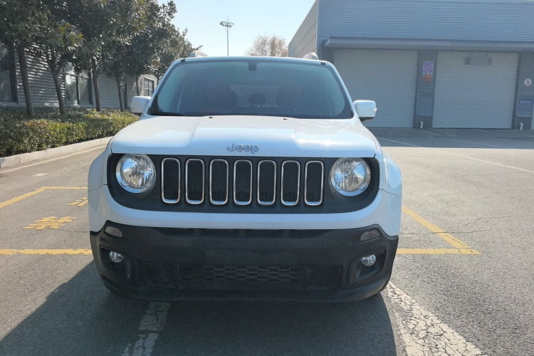 Jeep 自由侠 2018款 互联大屏版 180T 自动动能版+车身外观6002