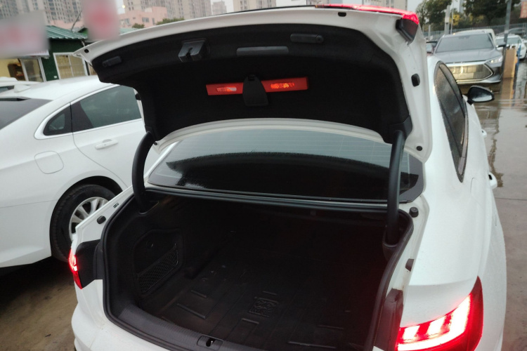 奥迪A4L 2022款 40 TFSI 豪华动感型机舱底盘23