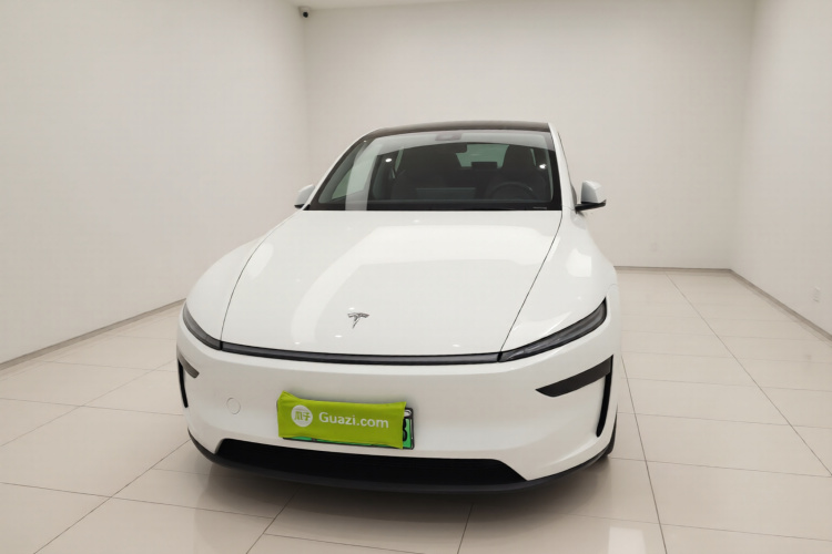 特斯拉 Model Y 2025款 后轮驱动版车身外观2