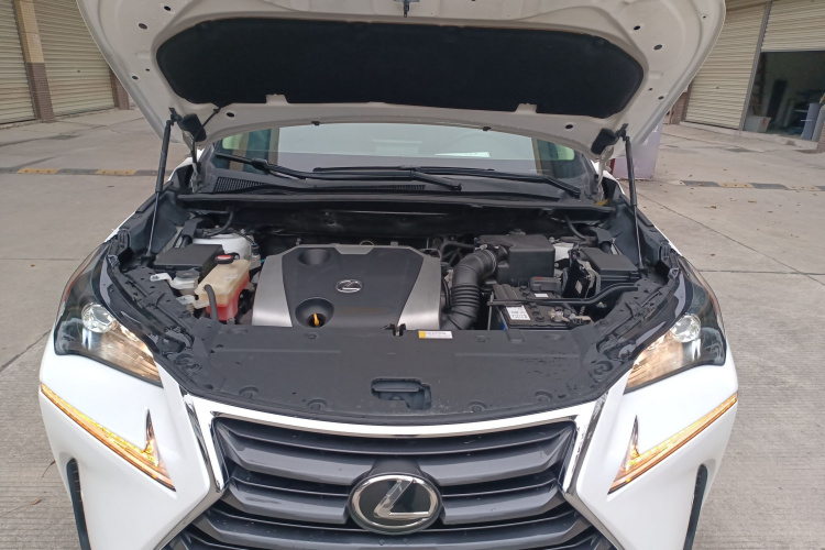 雷克萨斯NX 2015款 200 全驱 锋尚版机舱底盘24