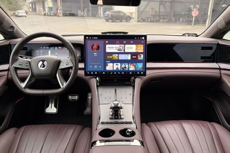 腾势Z9GT 2024款 1100四驱Ultra版中控内饰7002