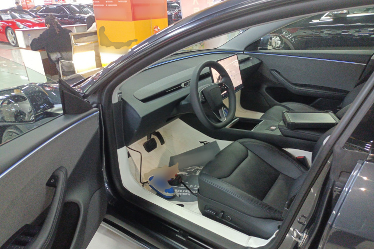 特斯拉 Model 3 2023款 后轮驱动版中控内饰7003