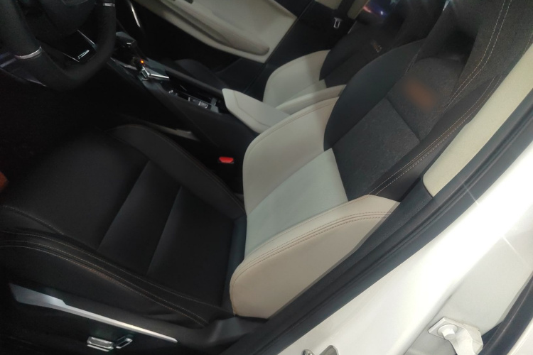 领克06 EM-P 2022款 PHEV 84KM续航版 Pro局部细节19