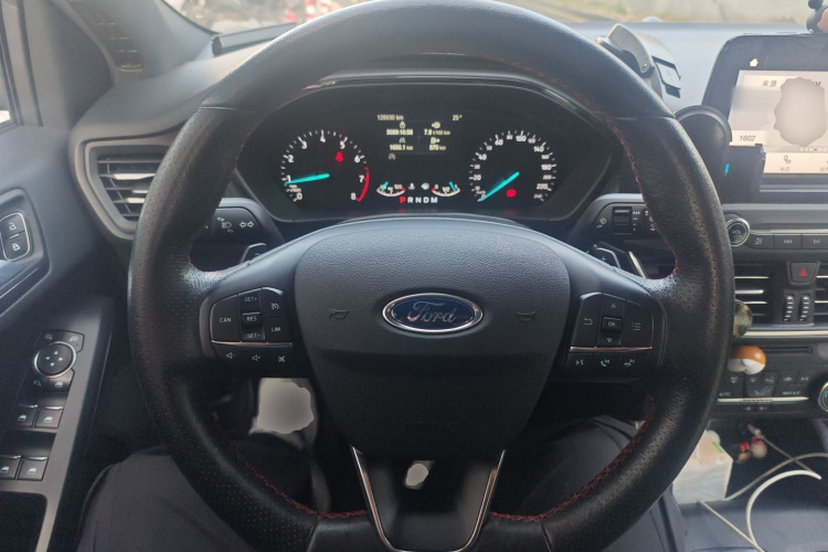 福特 福克斯 2020款 三厢 EcoBoost 180 自动ST Line中控内饰13