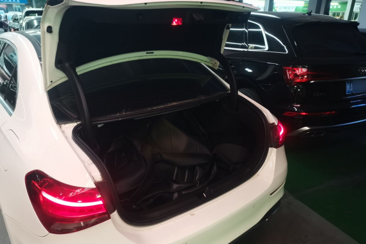 奔驰A级 2019款 改款 A 180 L 运动轿车局部细节23