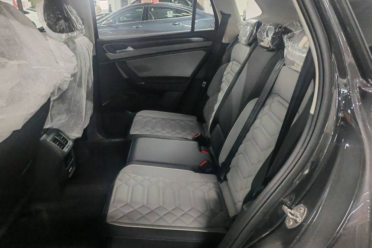 大众 探岳 2026款 3000万辆甄选款 300TSI中控内饰7004