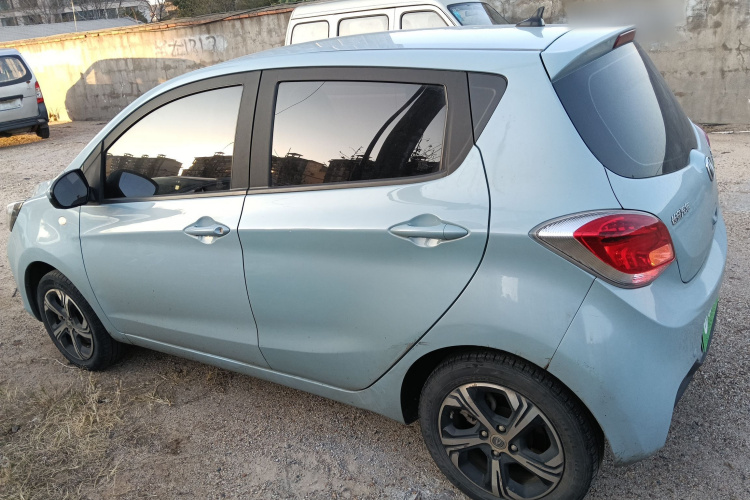 长安欧尚 奔奔E-Star 2022款 清心版 多彩款 磷酸铁锂车身外观4