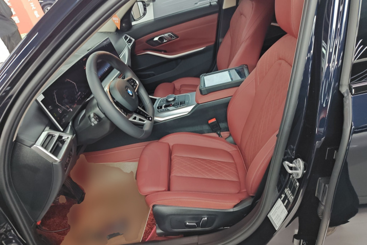 宝马3系 2025款 330Li M运动曜夜套装中控内饰19