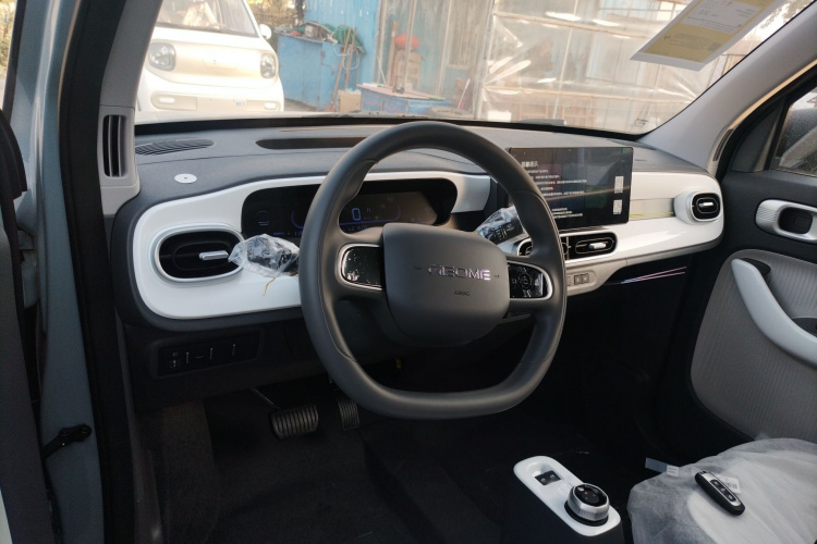 吉利银河 2025款 210km 熊猫卡丁中控内饰7002