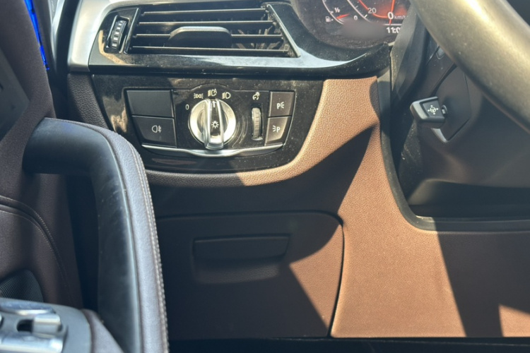 宝马5系 2020款 525Li M运动套装中控内饰7006