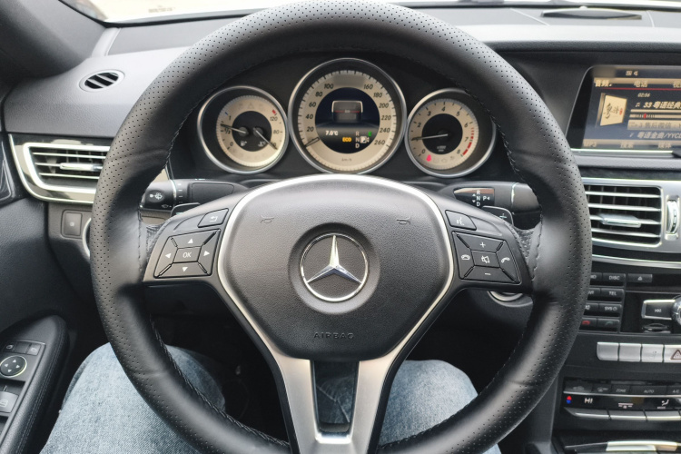 奔驰E级 2015款 E 180 L 运动型局部细节13