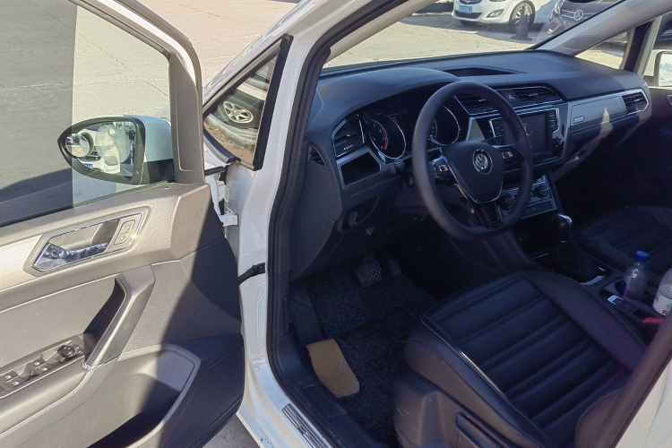 大众 2018款 途安L 280TSI DSG舒适版 7座 国V中控内饰7002