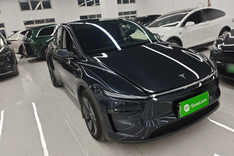 特斯拉 Model Y 2025款 长续航全轮驱动 首发版车身外观3